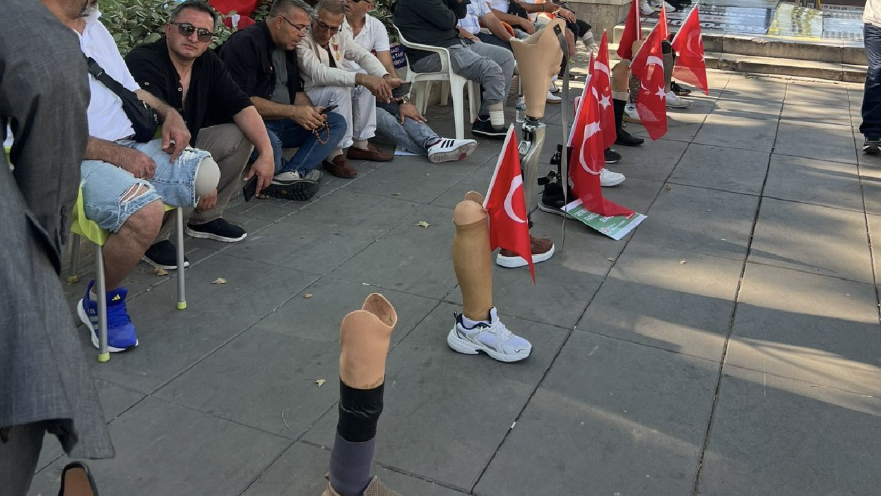 Gaziler guvenparktaki eylemlerini surduruyor haklarimizi alana kadar buradayiz KFrqBwjs